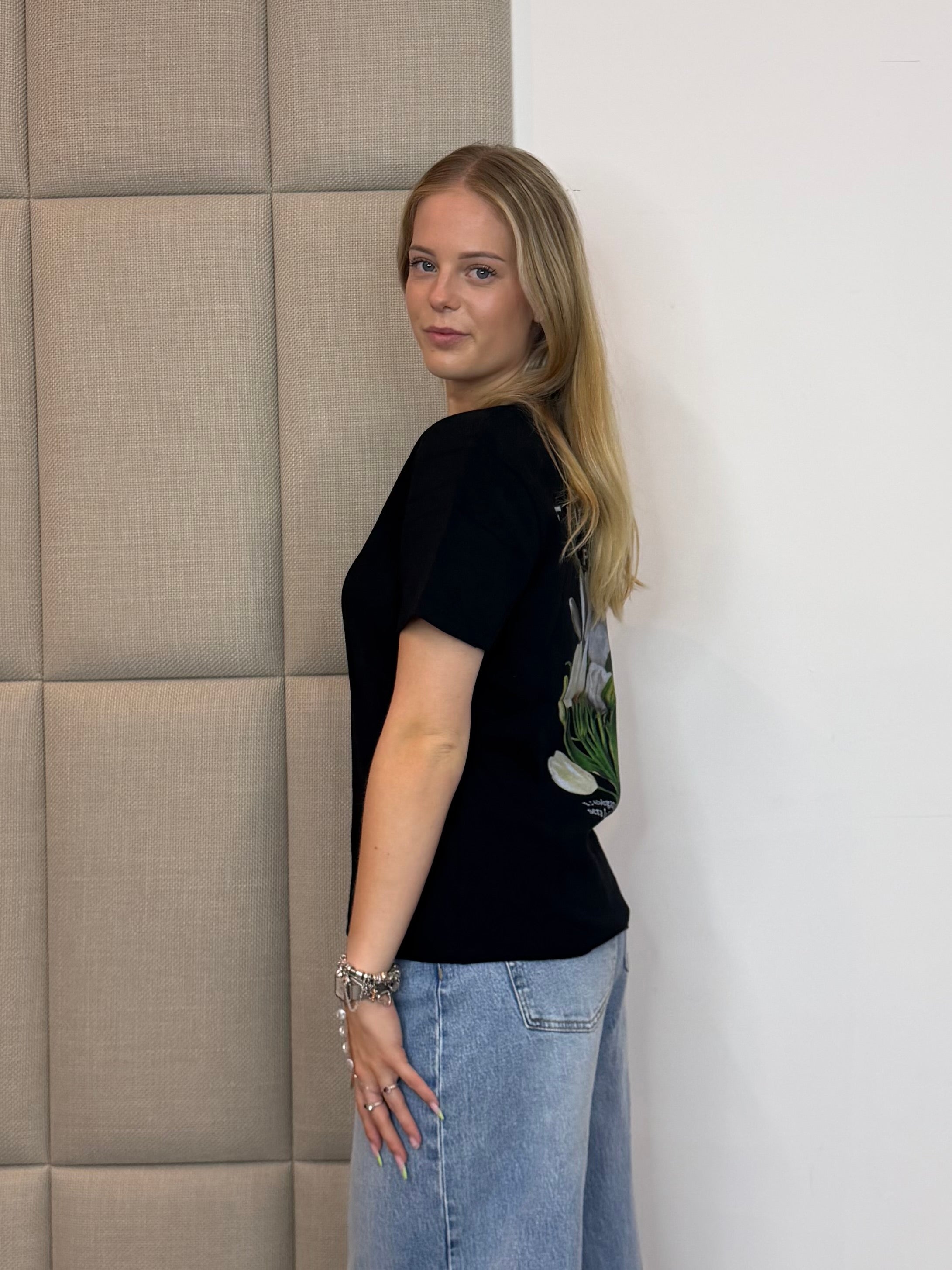 Five Flower T-Shirt - Zwart