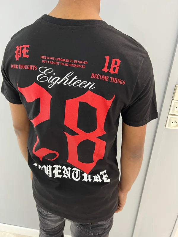 E I G H T E E N T-Shirt - Zwart