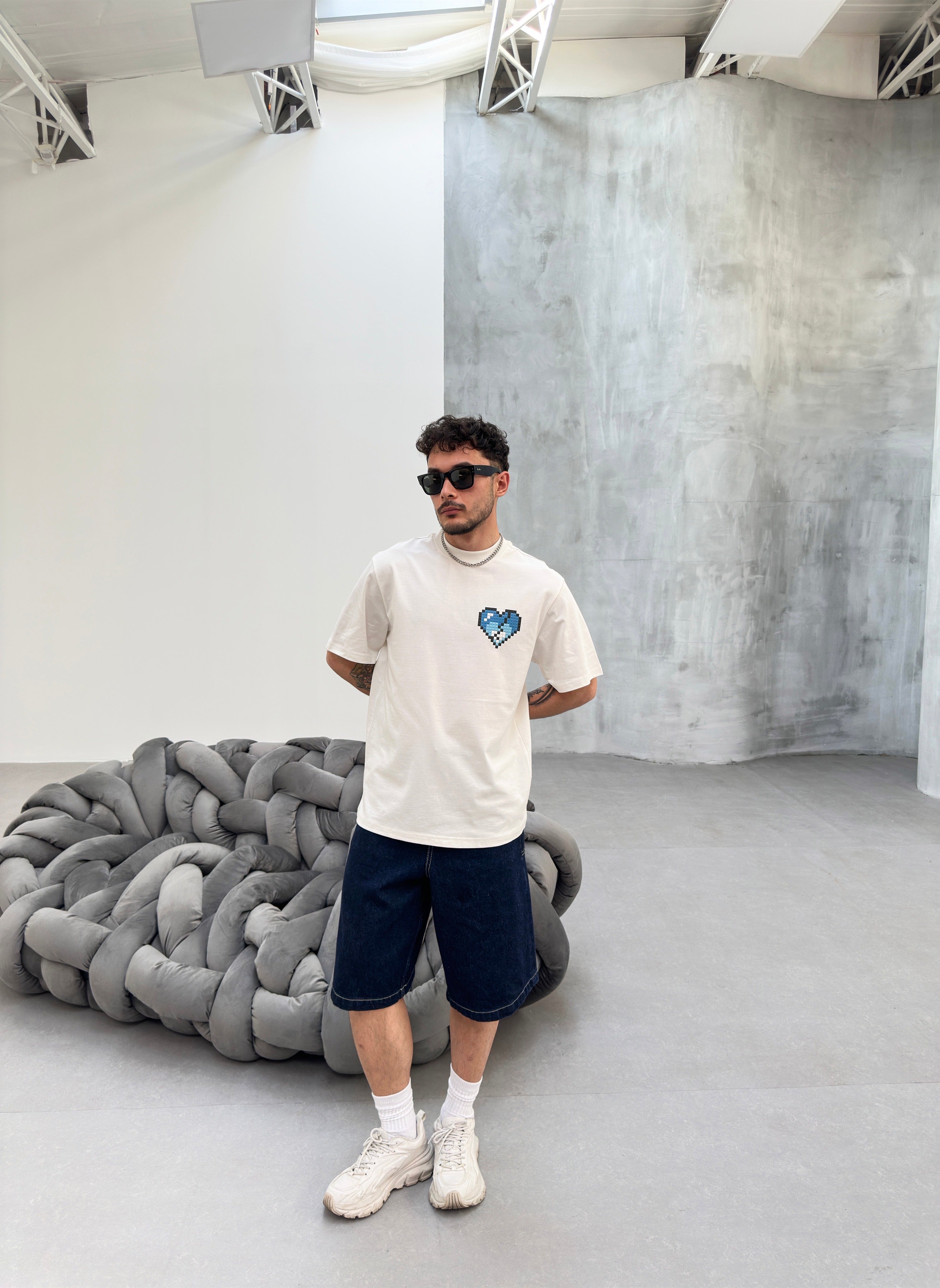 Blue Logo T-Shirt - Wit