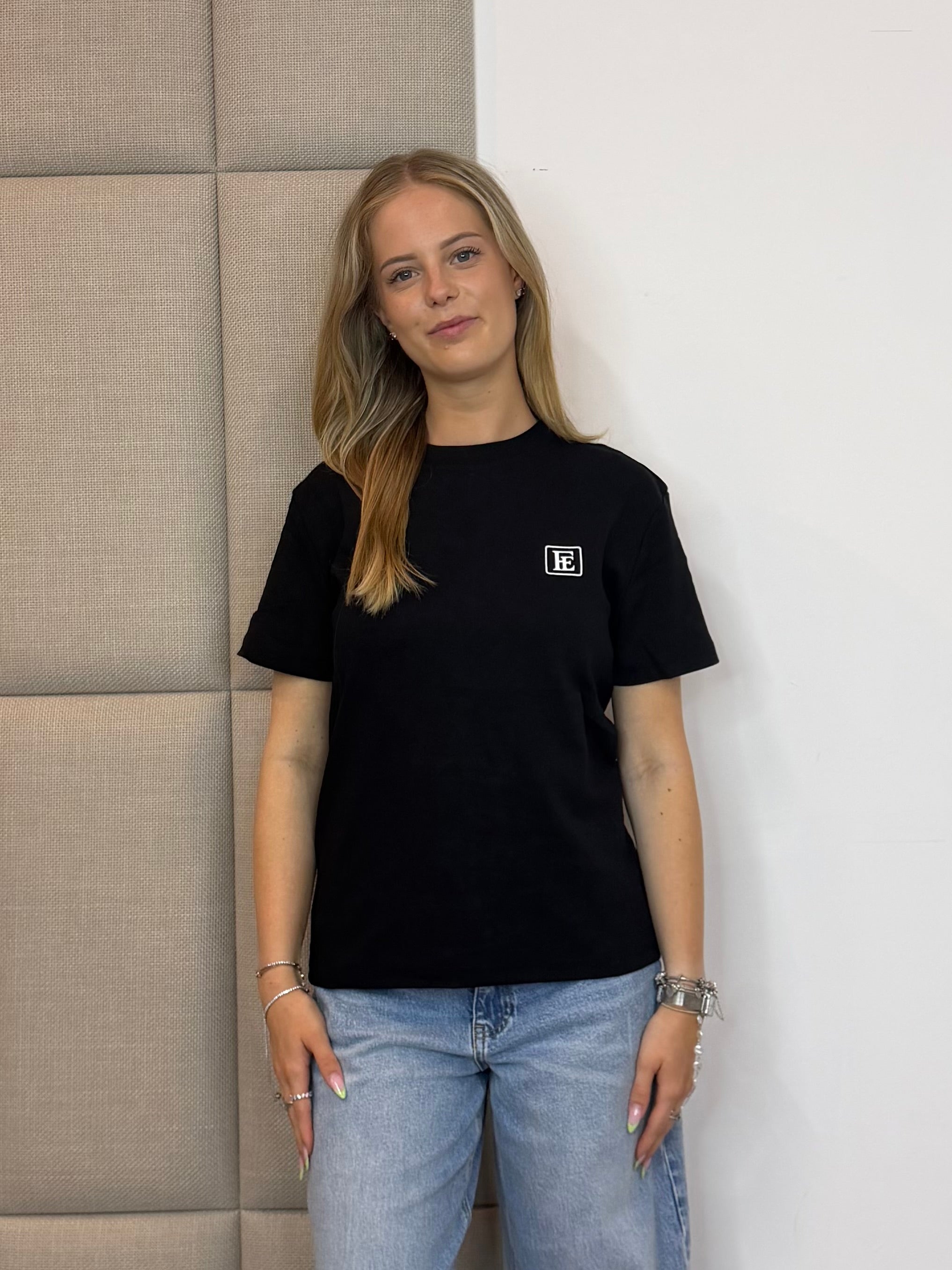 Five Flower T-Shirt - Zwart