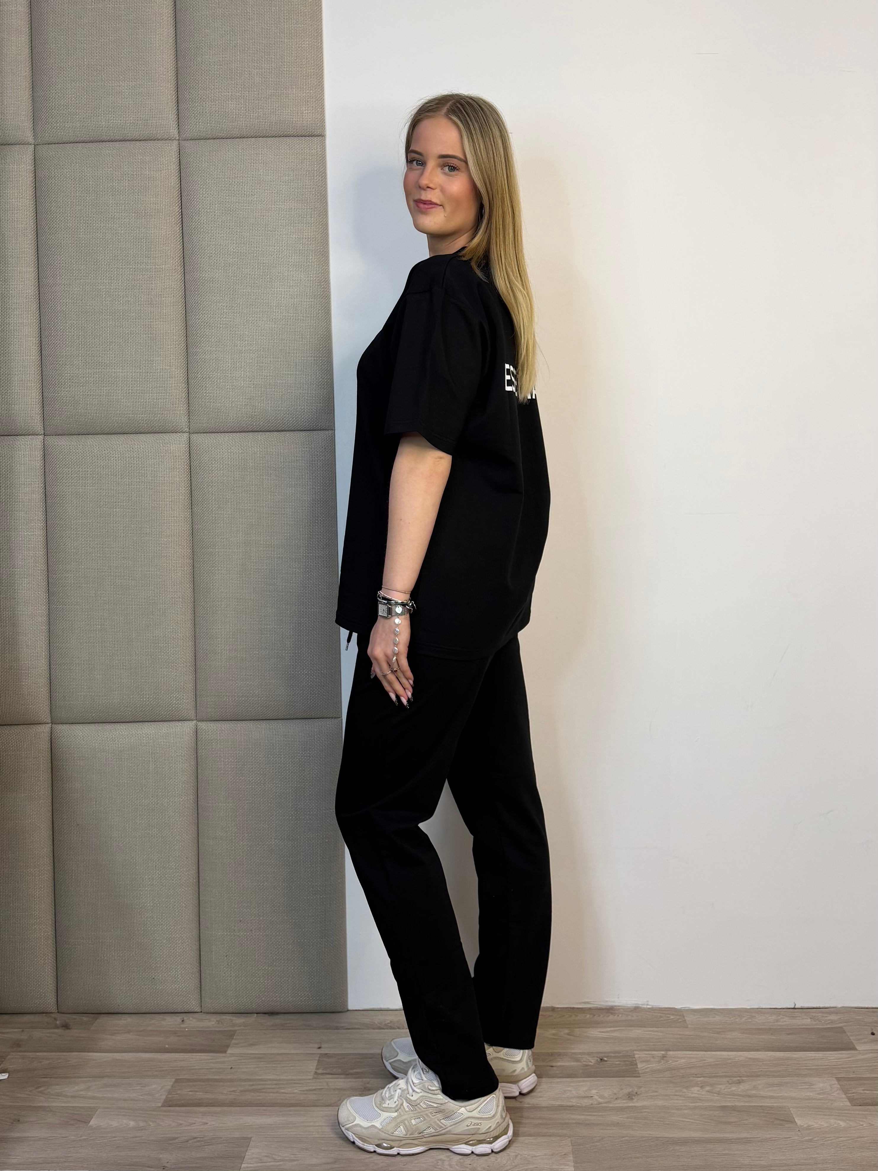 Essentials Two-Piece - Zwart