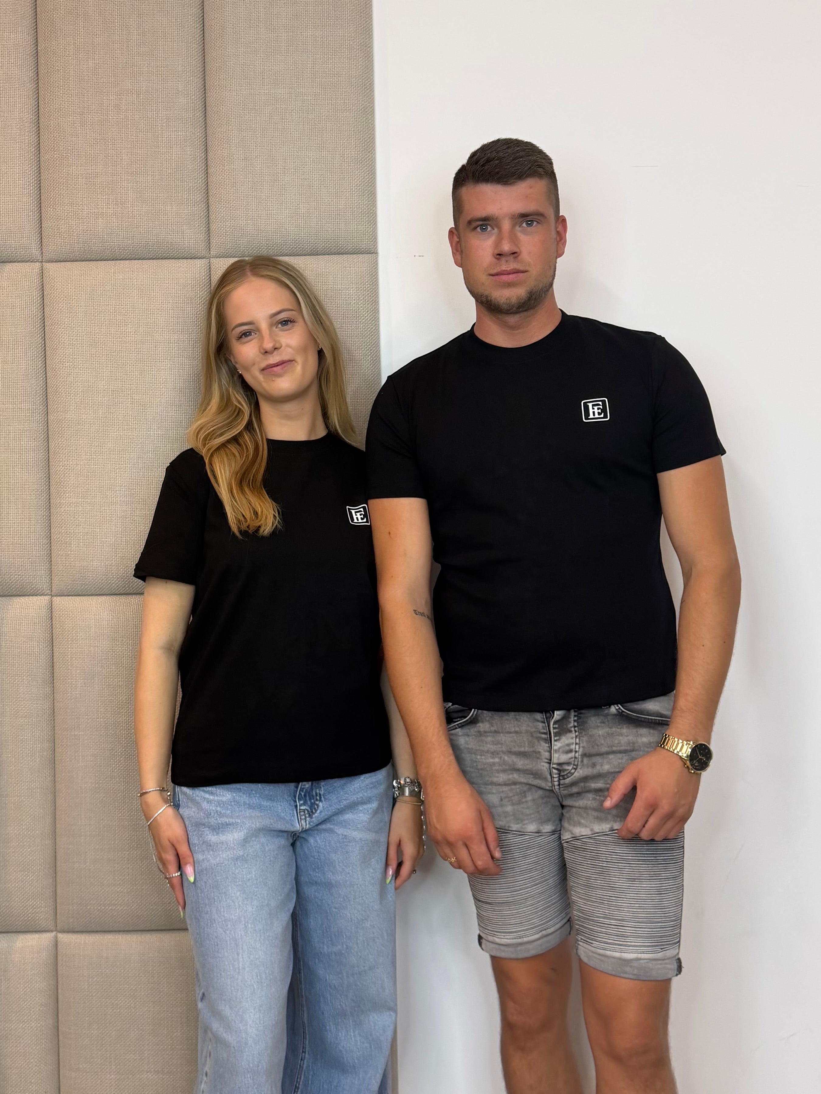Five Flower T-Shirt - Zwart