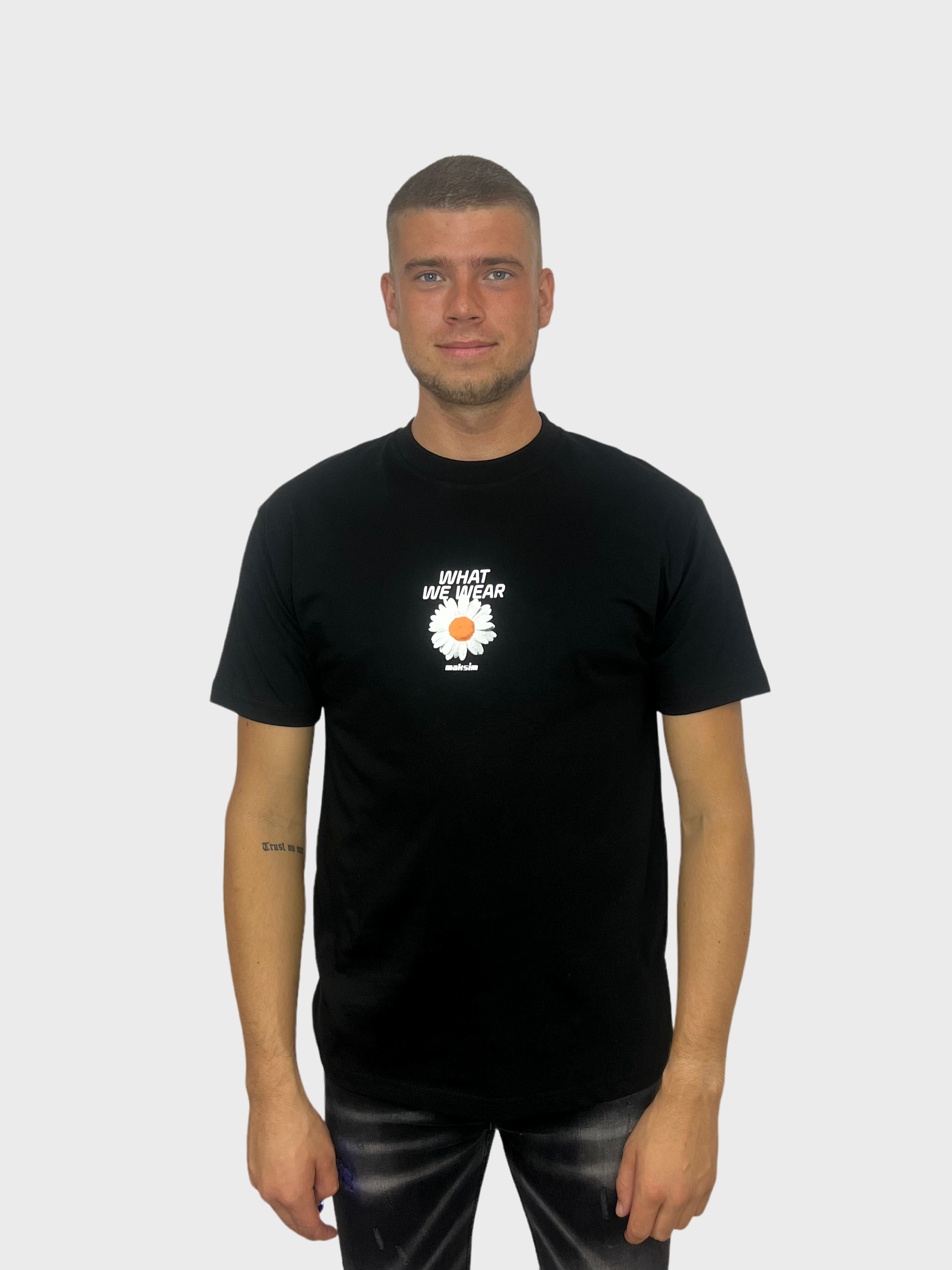 What We Wear T-Shirt - Zwart