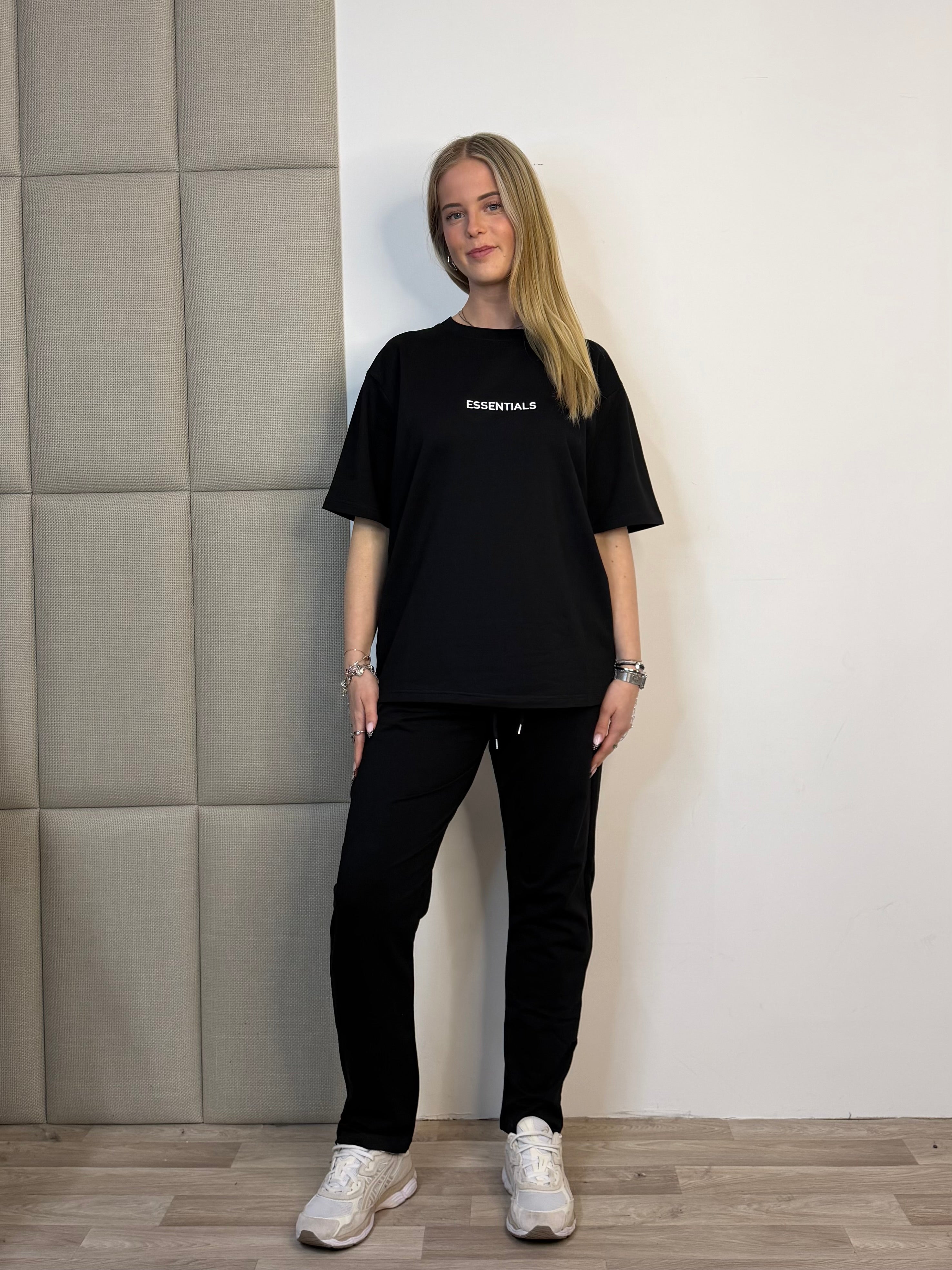 Essentials Two-Piece - Zwart