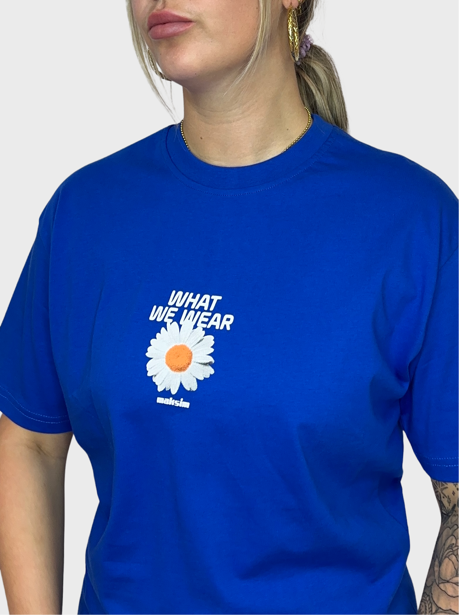 What We Wear T-Shirt - Kobalt Blauw