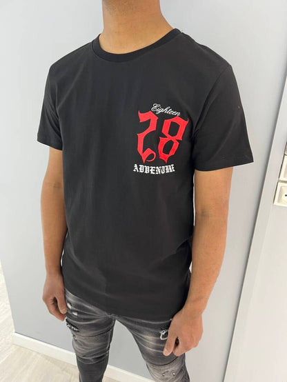 E I G H T E E N T-Shirt - Zwart
